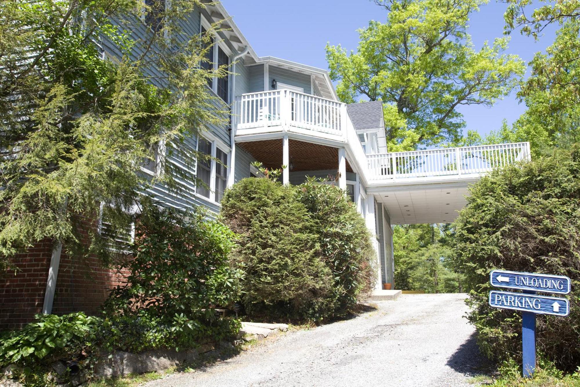 Highland Lake Inn & Resort - Flat Rock Exterior foto