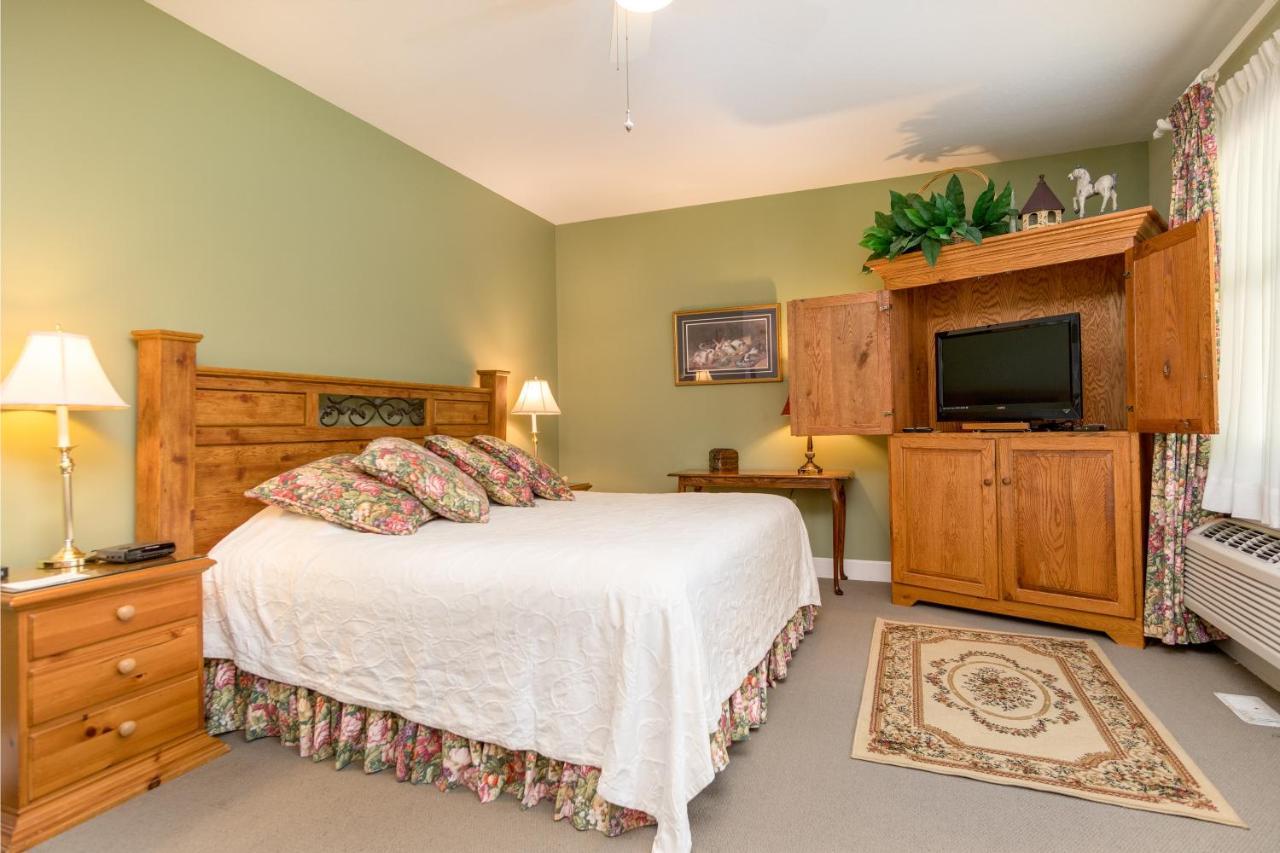 Highland Lake Inn & Resort - Flat Rock Exterior foto