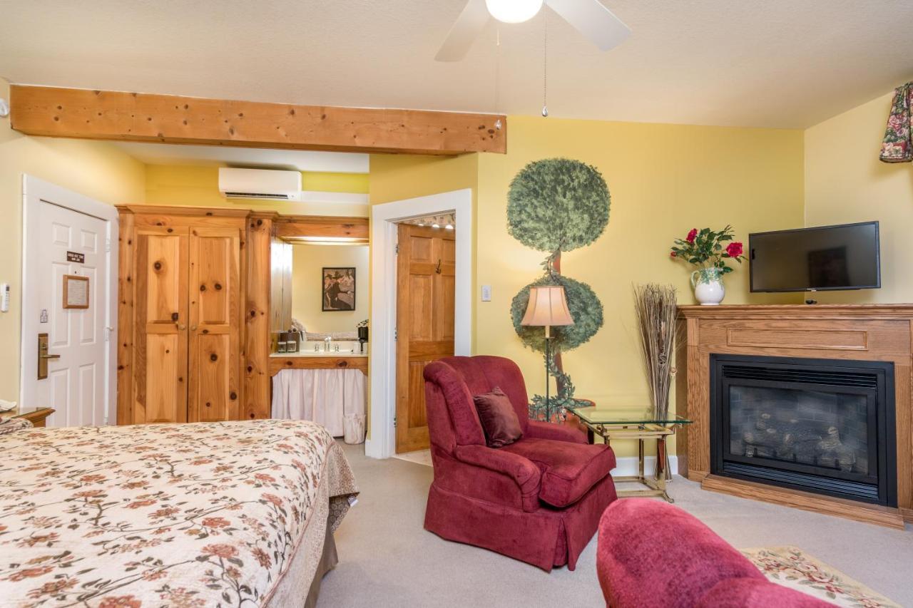 Highland Lake Inn & Resort - Flat Rock Exterior foto