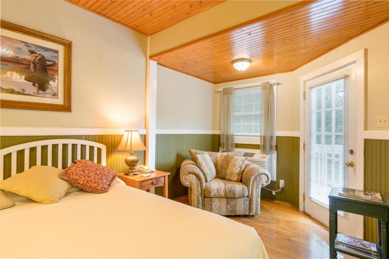 Highland Lake Inn & Resort - Flat Rock Exterior foto